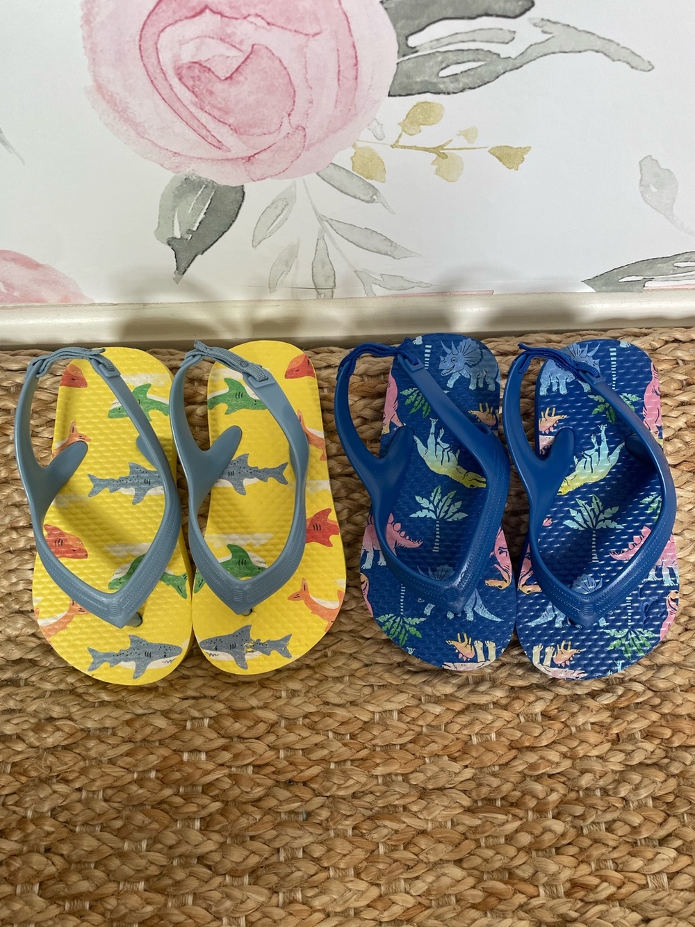 Old Navy Toddler Flip Flops Lot of 2 Shark & Tropical Print Size 7 Daycare Pool